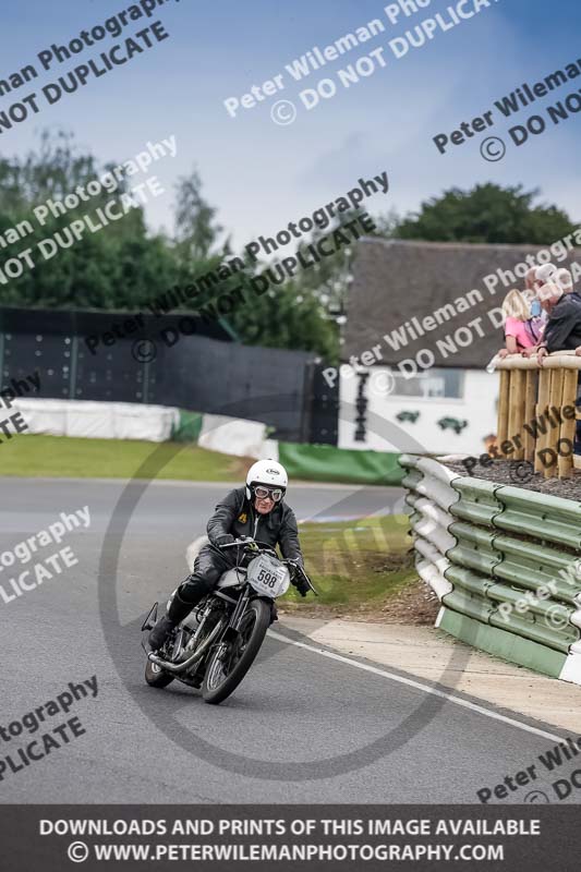 Vintage motorcycle club;eventdigitalimages;mallory park;mallory park trackday photographs;no limits trackdays;peter wileman photography;trackday digital images;trackday photos;vmcc festival 1000 bikes photographs